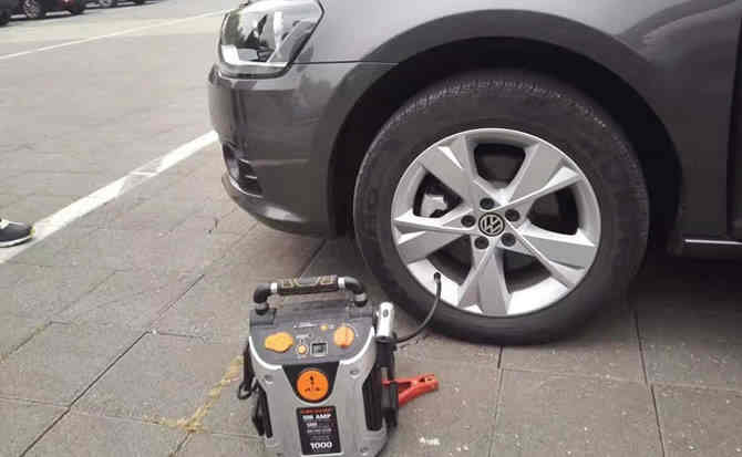 高台汽车搭电案例